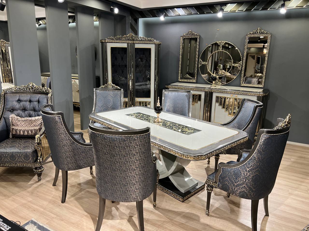 photo_5767246729354264551_y