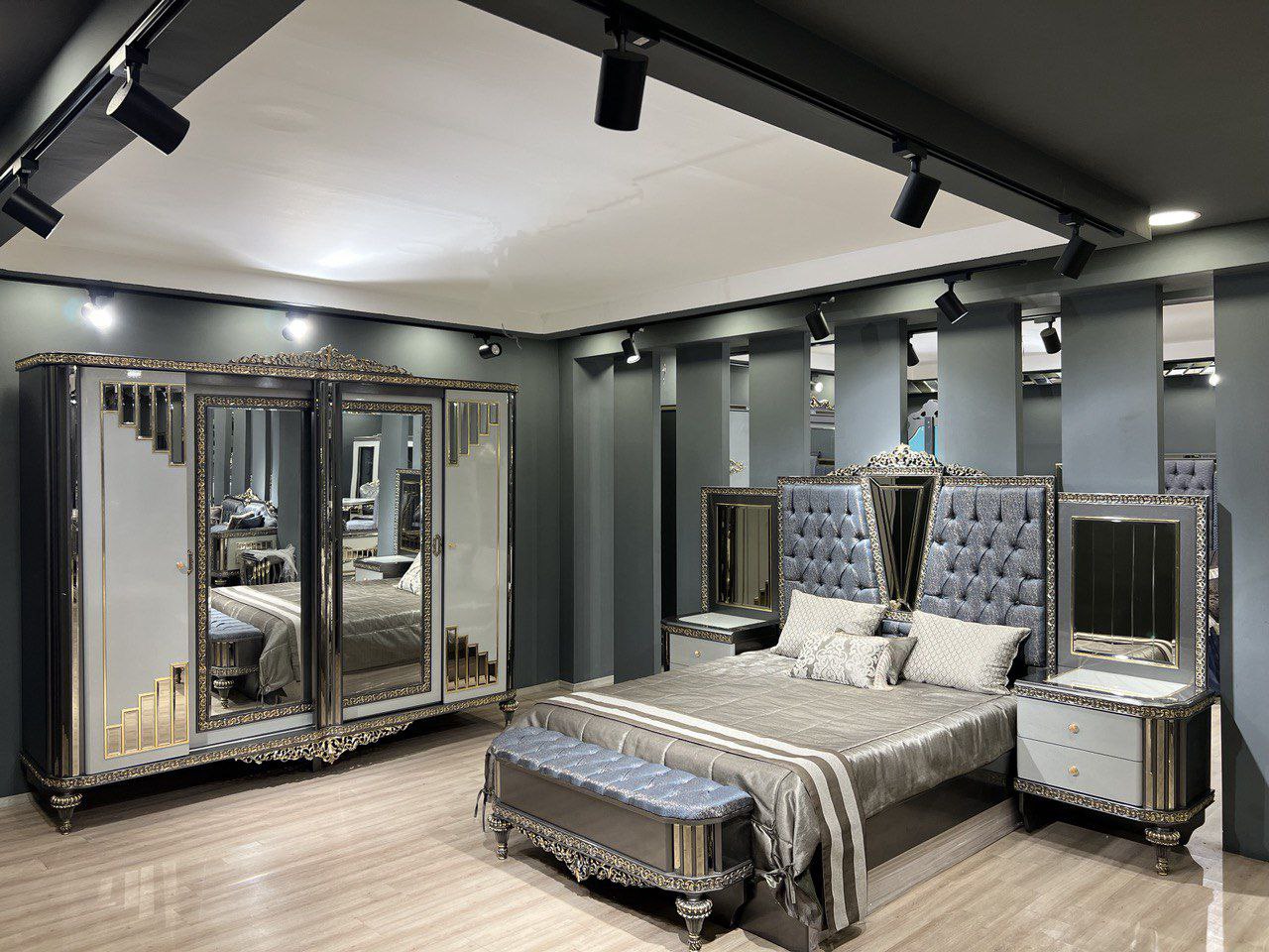 photo_5782911368435974642_y