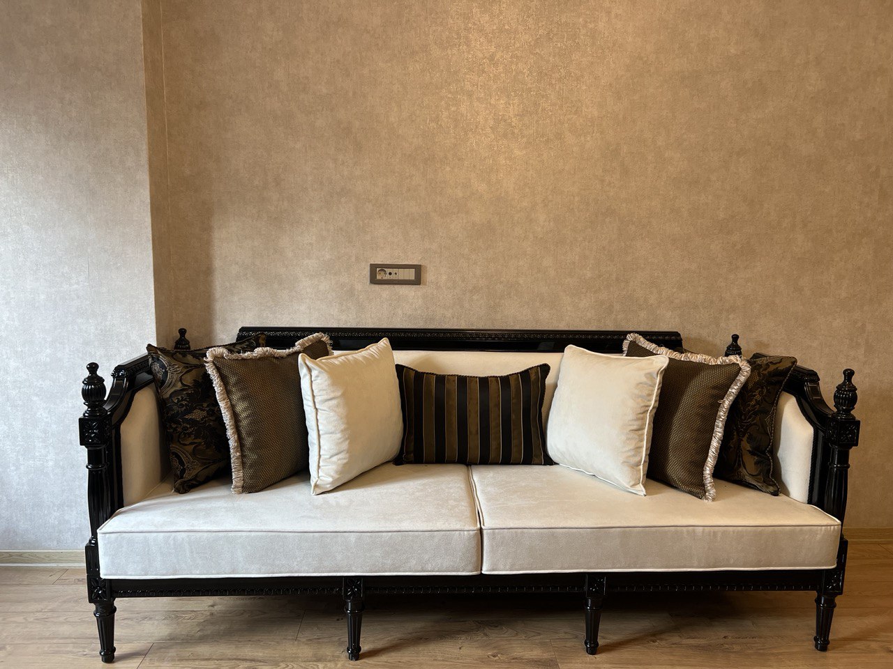 photo_5785332875292427141_y